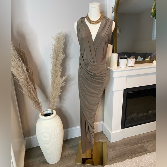 Taupe dress - Picture 1 of 5